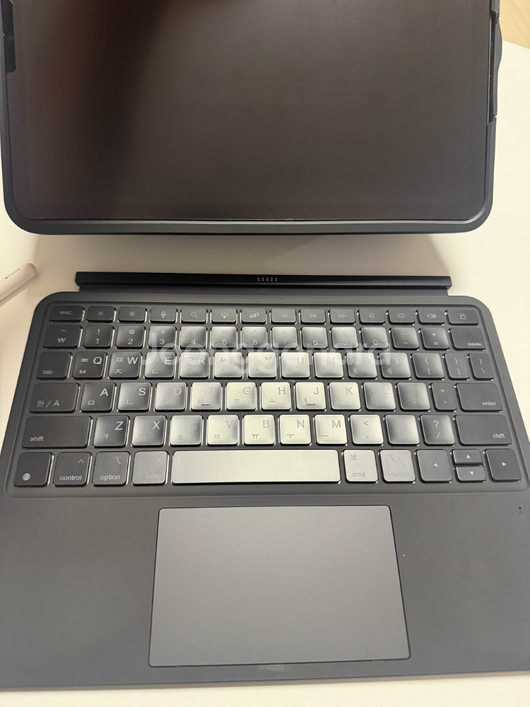 아이패드 11.9인치 (M4제외) 키보드팔아요. 반응속도좋아요.--5