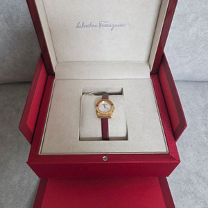 페라가모 F43020017 간치니 여성 가죽 쿼츠 22mm