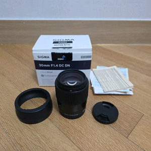시그마 삼식이 30mm f1.4 (30.4) / 소니 sel50f18 (여친렌즈)