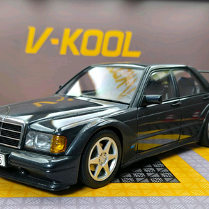 1:18 오토아트 190E 2.5 에보 AMG 다이캐스트 팝니다.