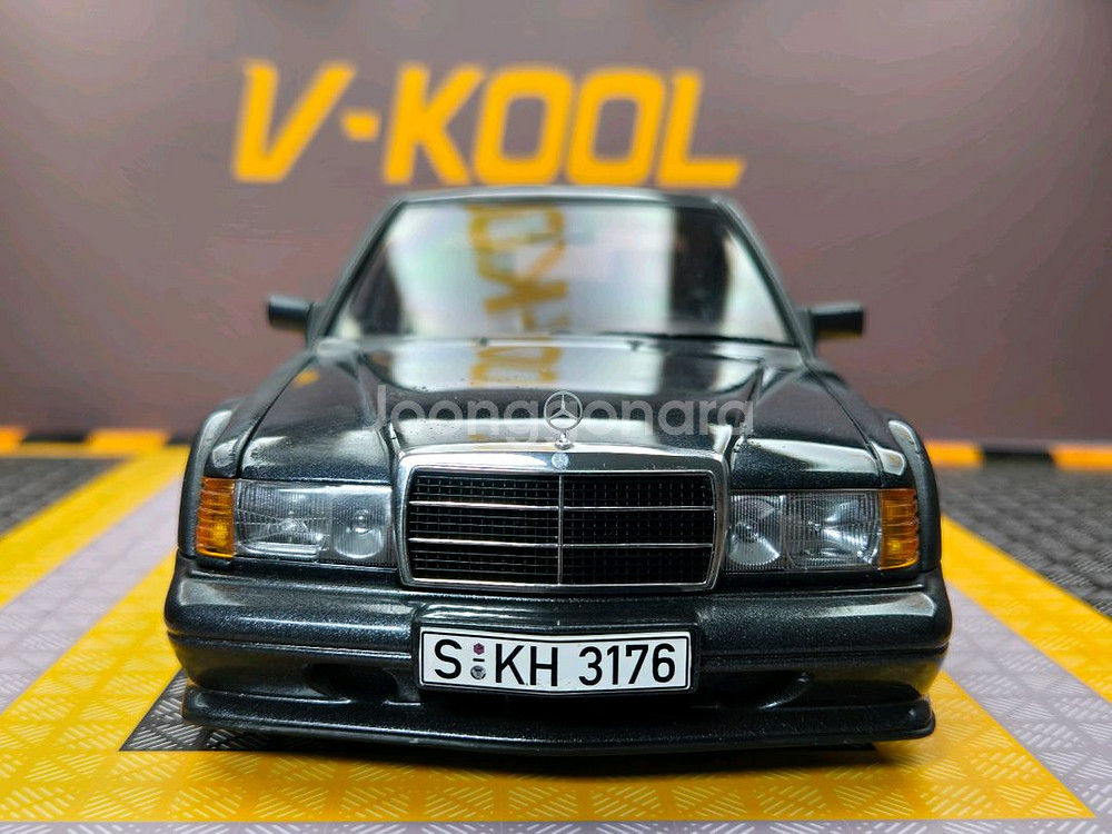 1:18 오토아트 190E 2.5 에보 AMG 다이캐스트 팝니다.--1