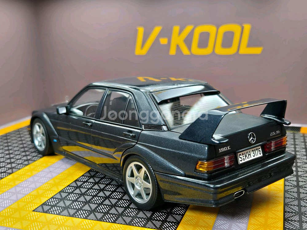 1:18 오토아트 190E 2.5 에보 AMG 다이캐스트 팝니다.--2