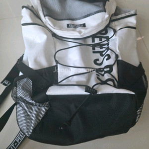 PEEPS 흰/검 백팩팝니다