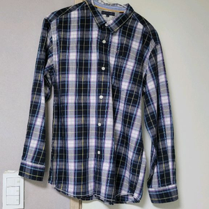 타미힐피거 체크 남방입니다- 사이즈는 14입니다성인 55사이즈나 아동14 정도 맞을드햐요