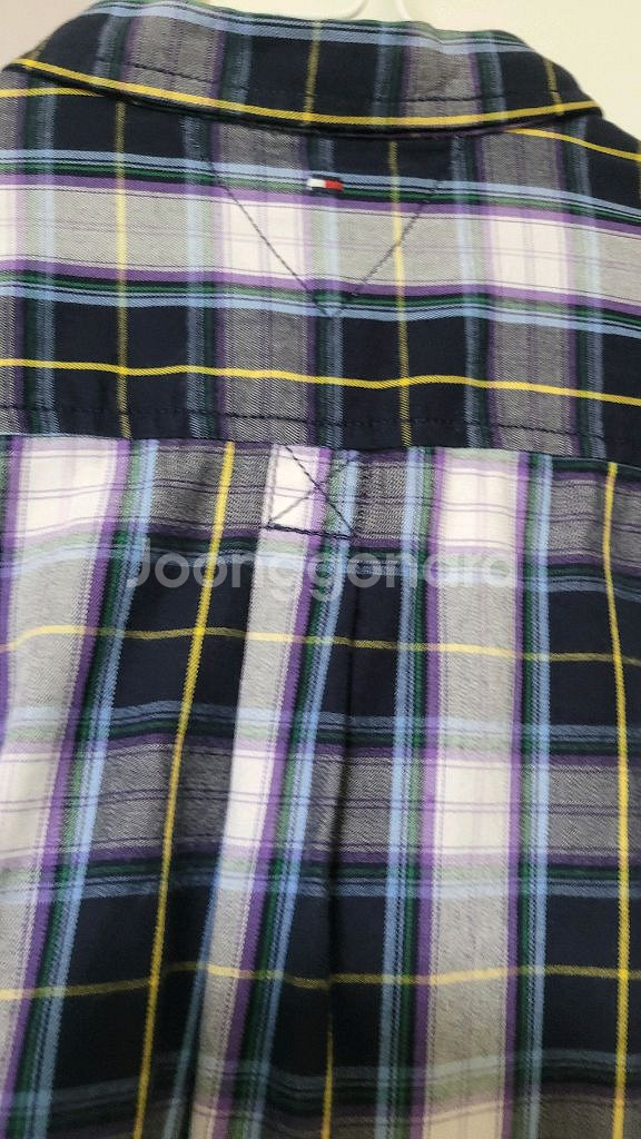 타미힐피거 체크 남방입니다- 사이즈는 14입니다성인 55사이즈나 아동14 정도 맞을드햐요--5