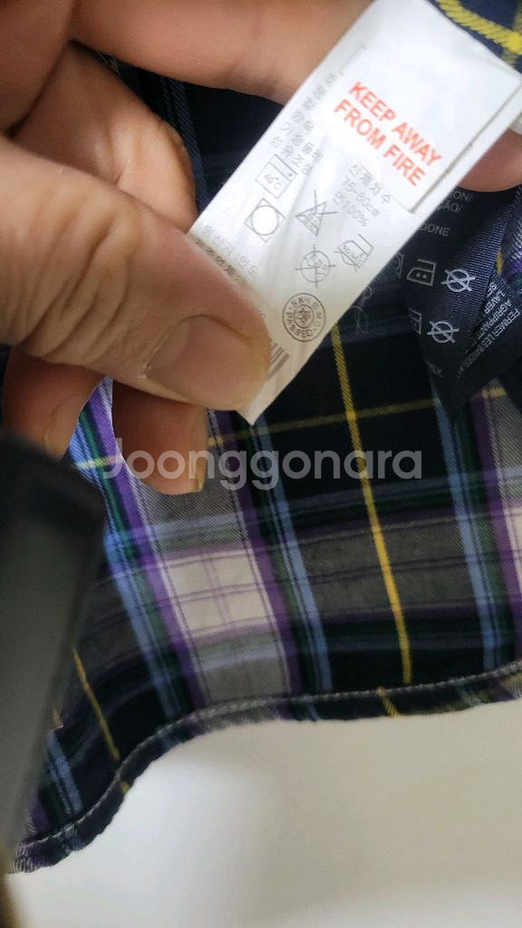 타미힐피거 체크 남방입니다- 사이즈는 14입니다성인 55사이즈나 아동14 정도 맞을드햐요--4