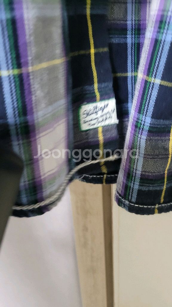 타미힐피거 체크 남방입니다- 사이즈는 14입니다성인 55사이즈나 아동14 정도 맞을드햐요--3