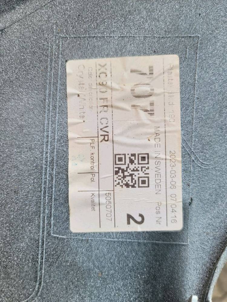 볼보 범퍼 볼보 xc90범퍼 입니다.앞 범퍼 입니다.브라켓 날개 핀 , 클립 등 다 살아있습니다.상태 좋습니다.사 이미지