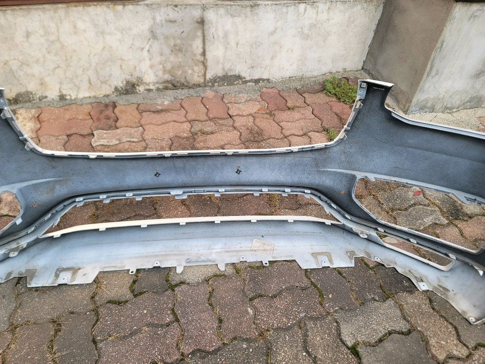 볼보 범퍼 볼보 xc90범퍼 입니다.앞 범퍼 입니다.브라켓 날개 핀 , 클립 등 다 살아있습니다.상태 좋습니다.사 이미지