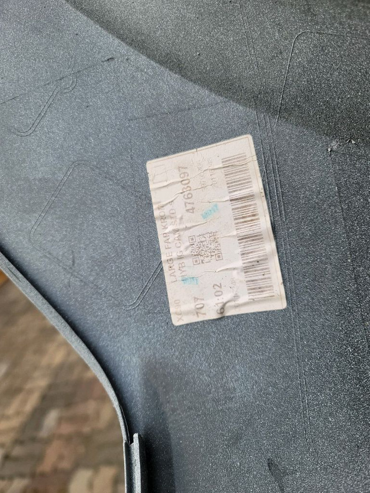 볼보 범퍼 볼보 xc90범퍼 입니다.앞 범퍼 입니다.브라켓 날개 핀 , 클립 등 다 살아있습니다.상태 좋습니다.사 이미지