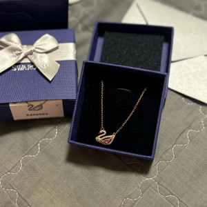 스와로브스키 대즐링 핑크 스완 목걸이 풀박스