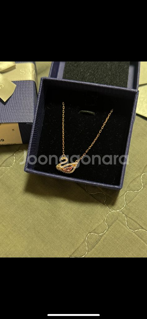 스와로브스키 대즐링 핑크 스완 목걸이 풀박스--1