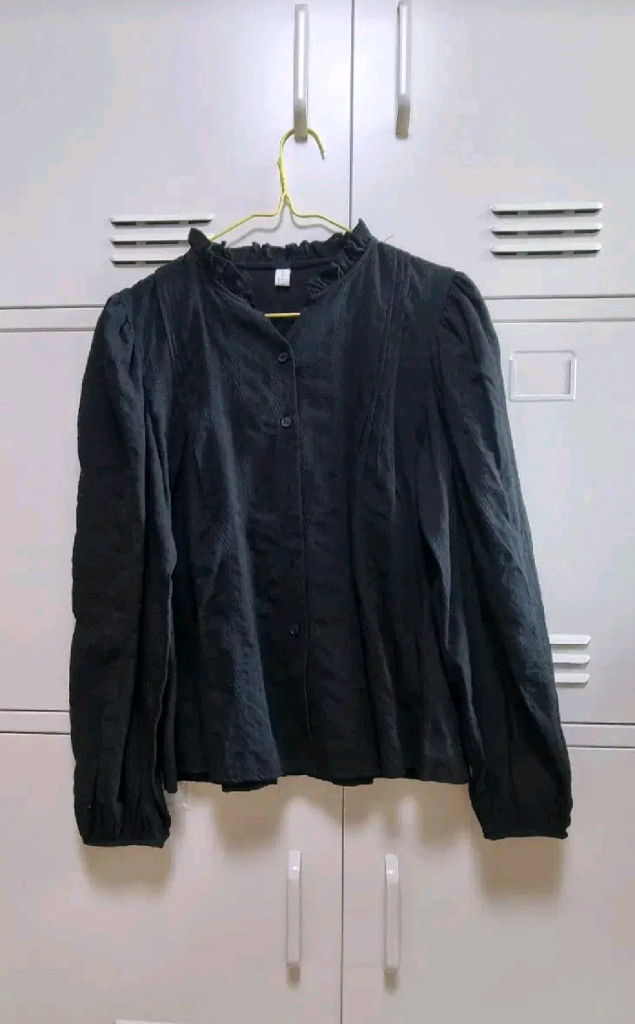 프릴 핀턱 블라우스 - 블랙--10