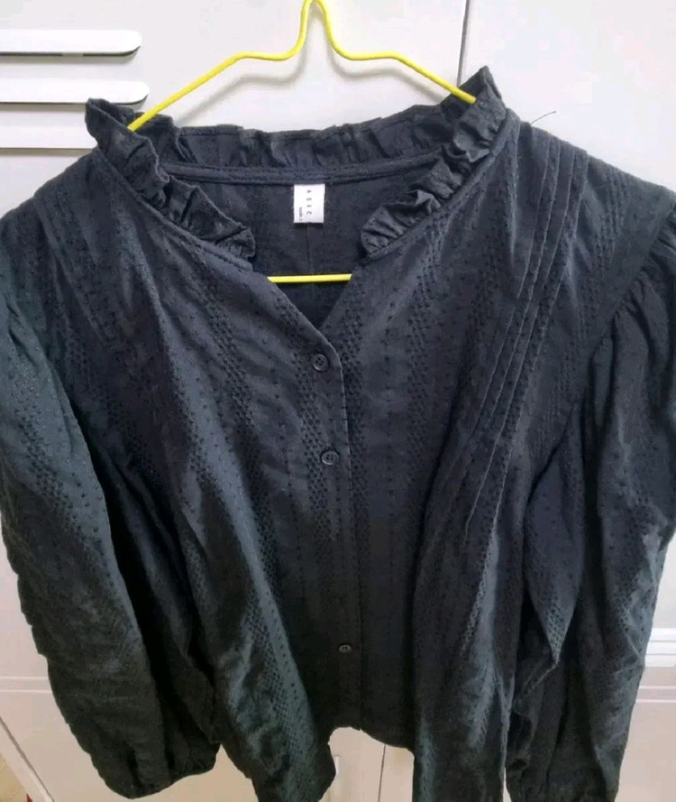 프릴 핀턱 블라우스 - 블랙--12