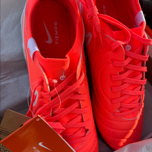 나이키 티엠포 풋살화 레전드 10 프로 TF 새상품 축구화