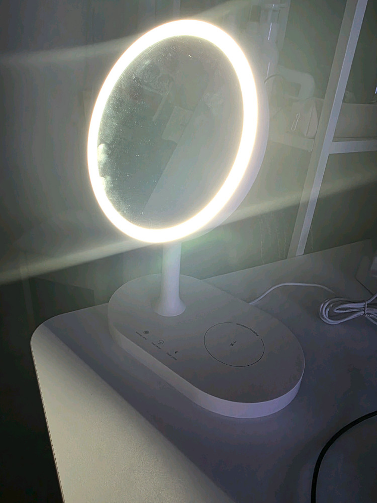 거울+램프+무선충전기능 있는제품 풀박스 판매합니다. (네이버포인트 가능)--3