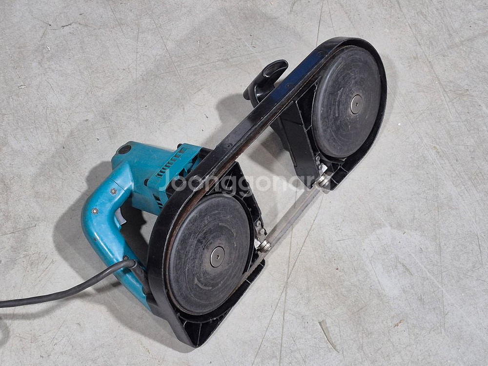 중고 마끼다 밴드쏘 (makita 2106) 팝니다--1