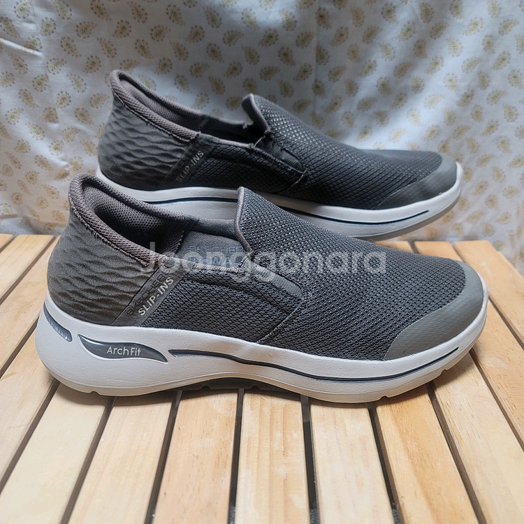 스케쳐스 고워크 아치핏 슬립인스 265--0