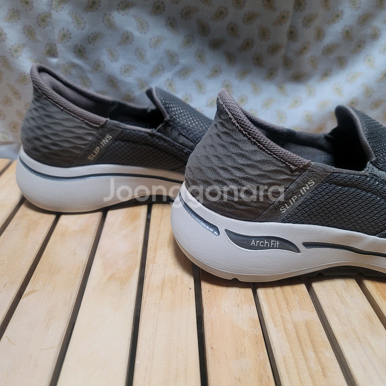스케쳐스 고워크 아치핏 슬립인스 265--4