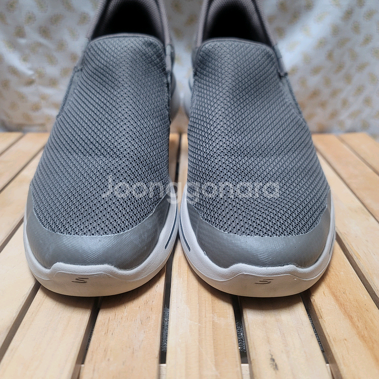 스케쳐스 고워크 아치핏 슬립인스 265--2