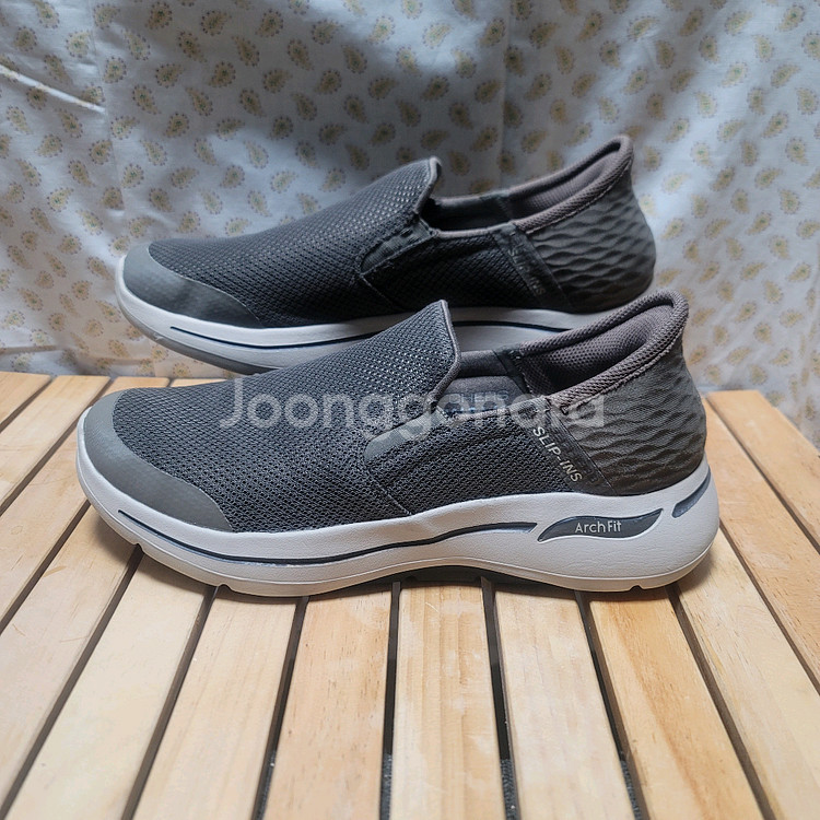 스케쳐스 고워크 아치핏 슬립인스 265--1