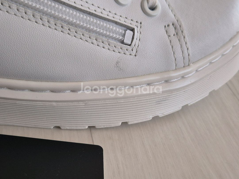 닥터마틴 단테 집 250사이즈 화이트 새상품--3