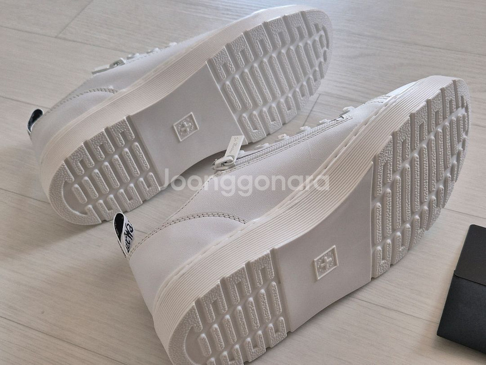 닥터마틴 단테 집 250사이즈 화이트 새상품--6