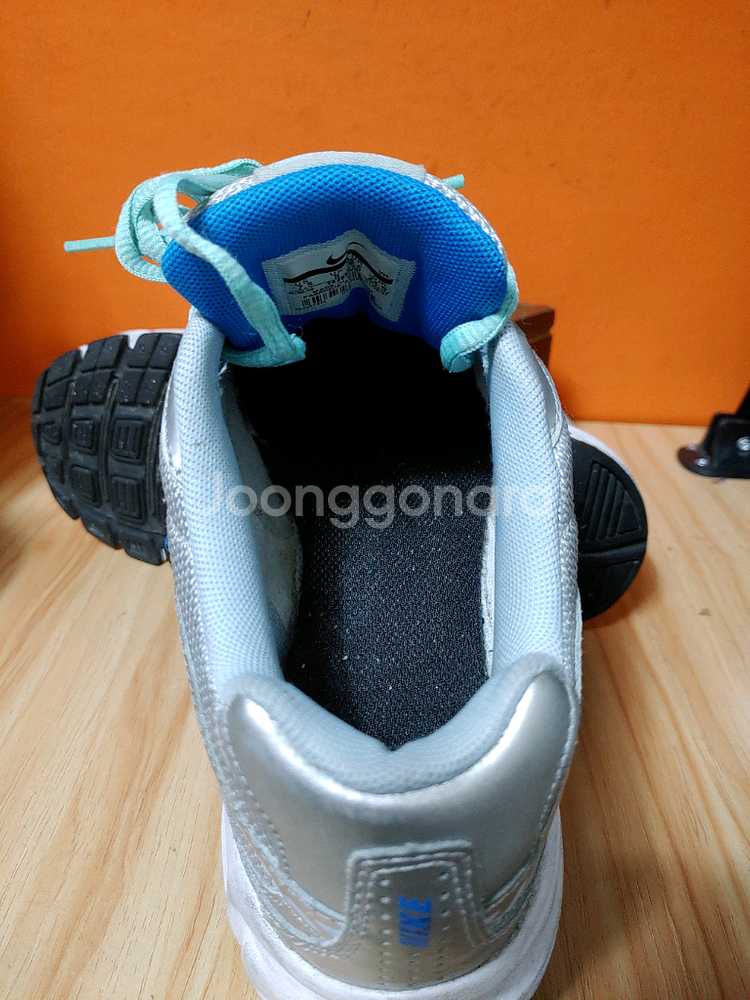 나이키 이니시에이터 메탈릭 실버 블루(표기245추천사이즈240)--5