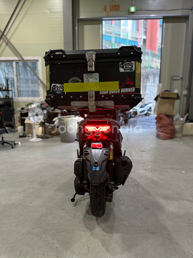 25년식 KR모터스 Kwin125 앞뒤블박내장형 2만Km 판매합니다.--7