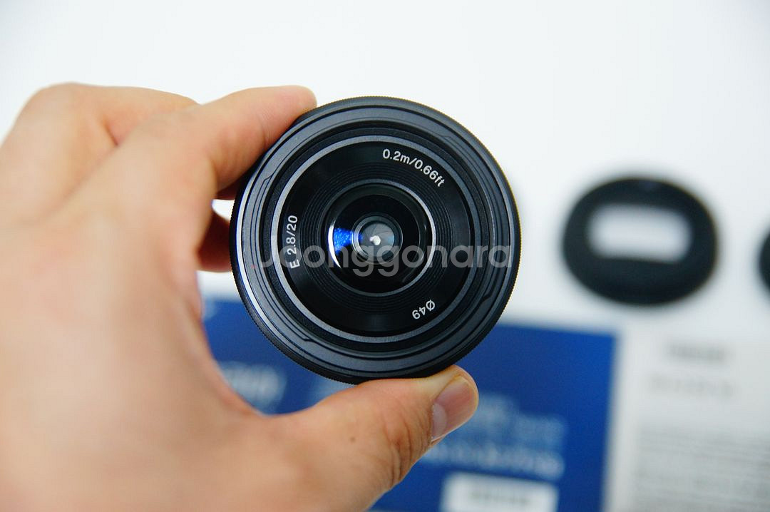 [소니] 팬케익렌즈 20mm f2.8팝니다.--1