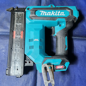 마끼다 40v 충전타카 FN001G A급 본체 팝니다