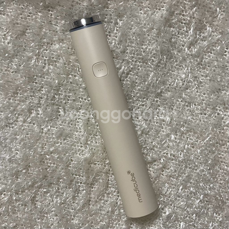 메디큐브 에이지알 부스터프로 미니플러스 (베이지 색상)--0