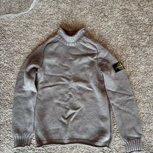 스톤아일랜드 니트 스웨터