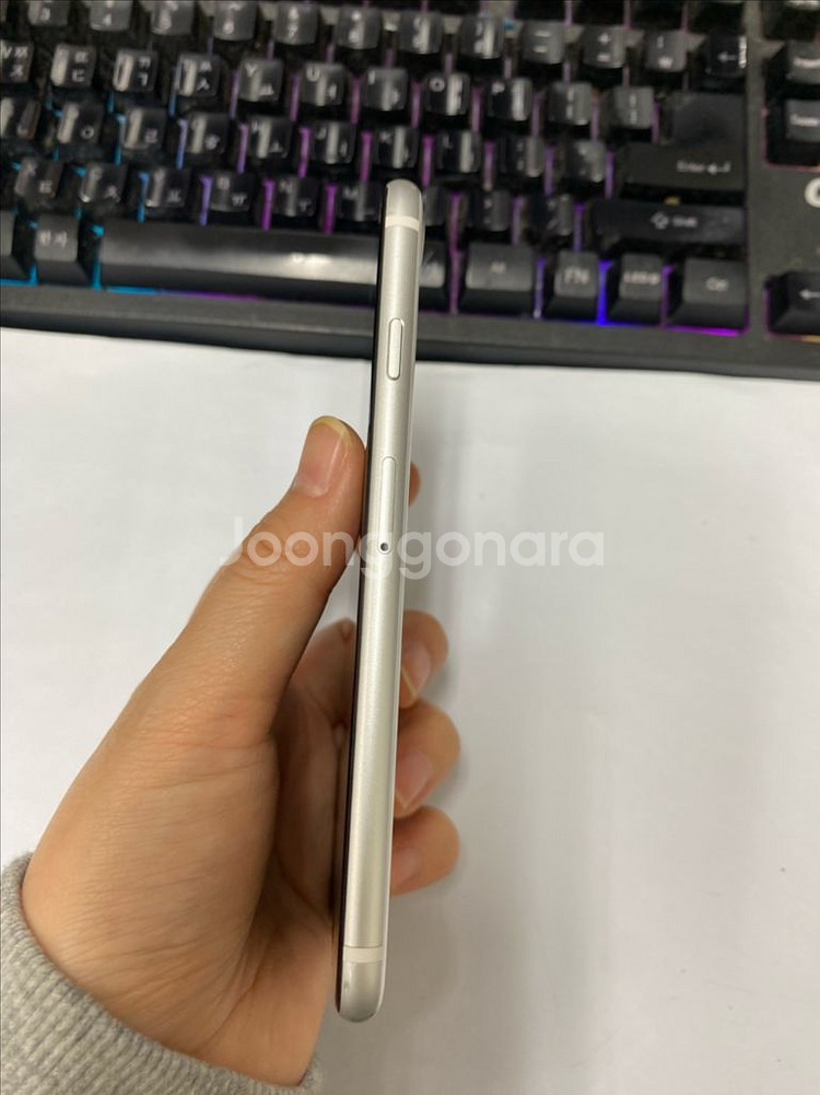 아이폰SE2 화이트 A급 128GB 무잔상 자녀폰 업무폰--5