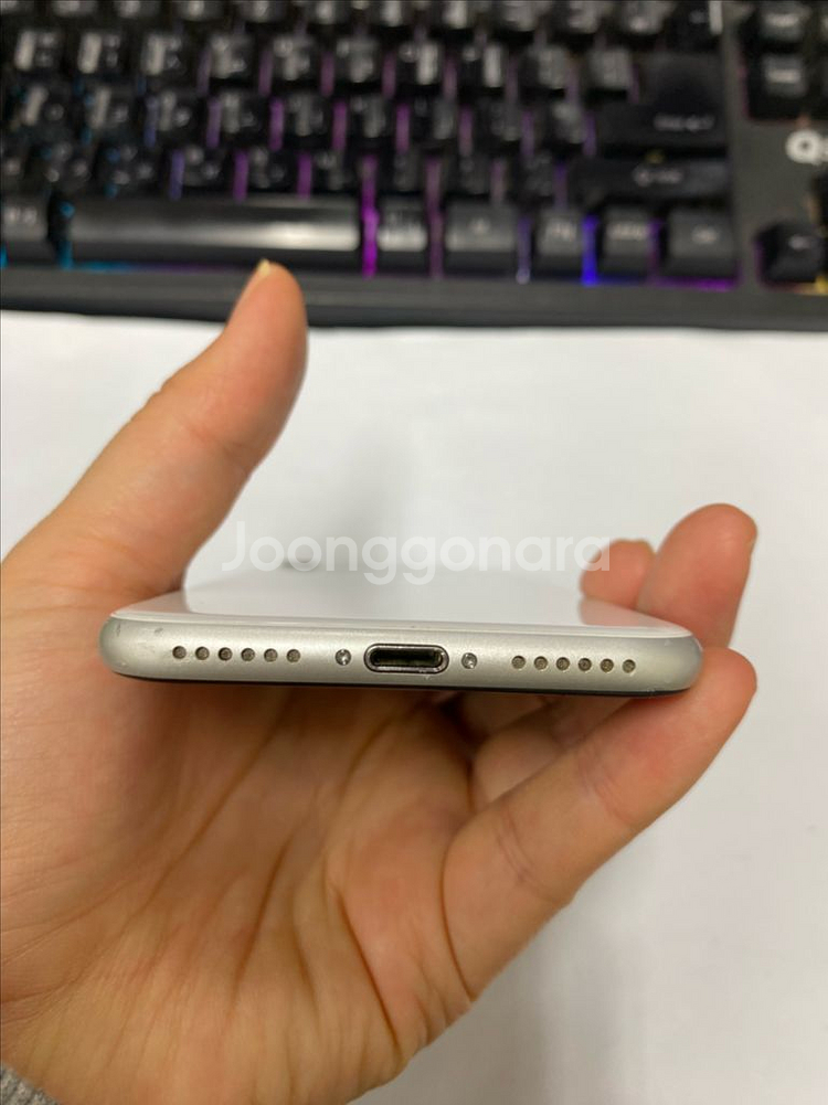 아이폰SE2 화이트 A급 128GB 무잔상 자녀폰 업무폰--6