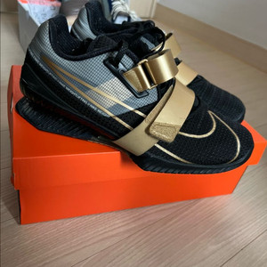 나이키 로말레오4 역도화 블랙/골드 275