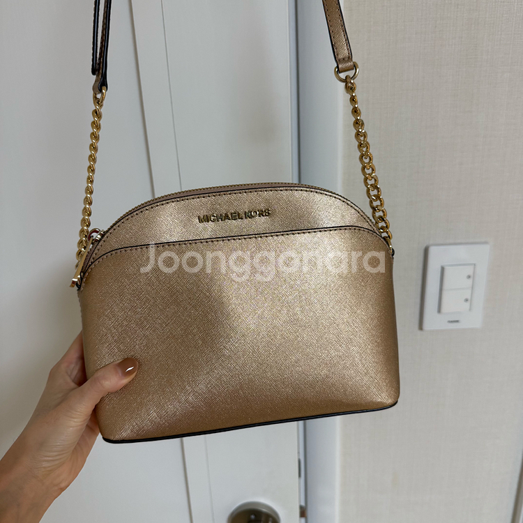 마이클코어스 크로스백--1