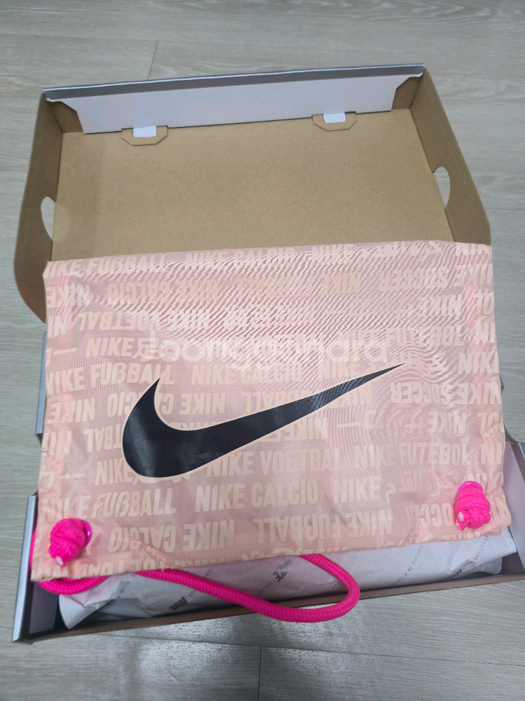 나이키 축구화 팬텀 GX 2 엘리트 FG 새상품 285--3