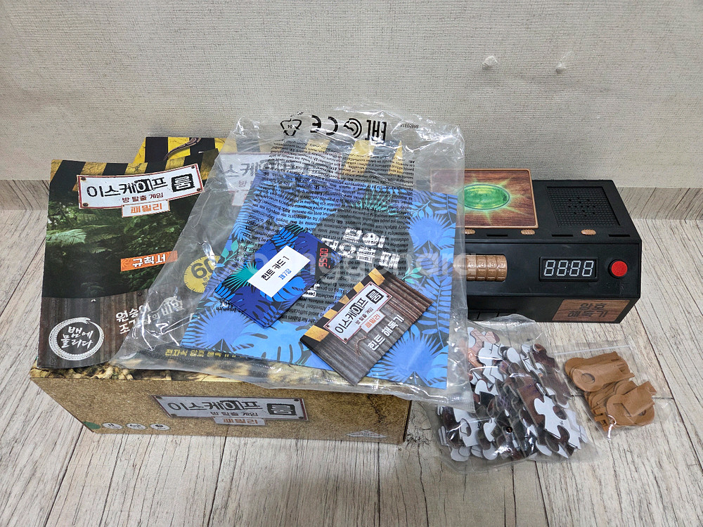 이스케이프 룸 패밀리 보드게임--1