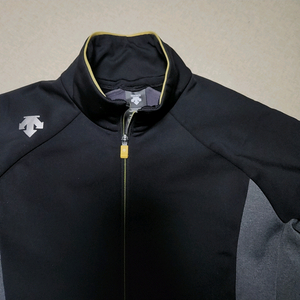 데상트 반집업 100