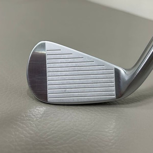 타이틀리스트 T200 4번 아이언 판매합니다.