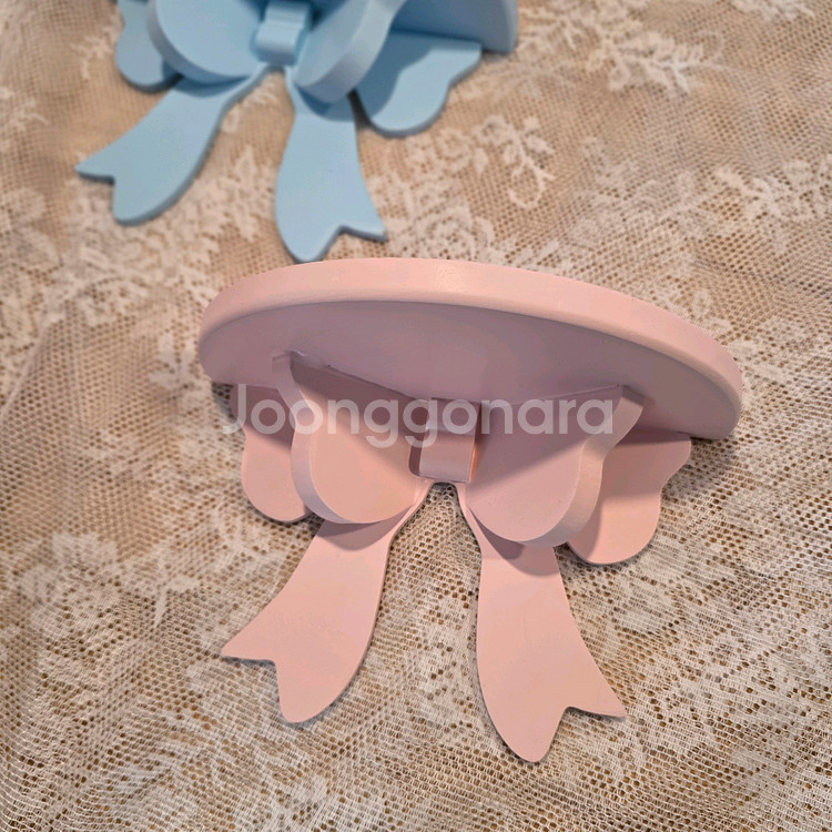 파스텔톤 솜사탕컬러 귀여운 리본모양 예쁜 나무선반 인형거치대진열대 보관함--1