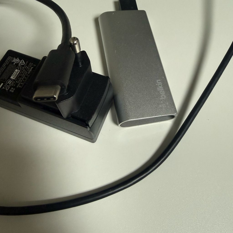 벨킨 허브 독 외부 전원 어댑터 이미지