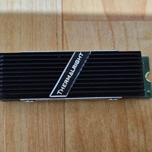 삼성 MZVLB1T0HBLR 1TB NVMe 방열판포함 판매합니다