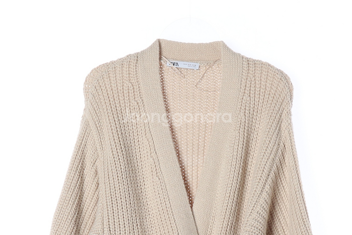 [M]자라 베이지 브이넥 헤비 니트 랩 가디건--1