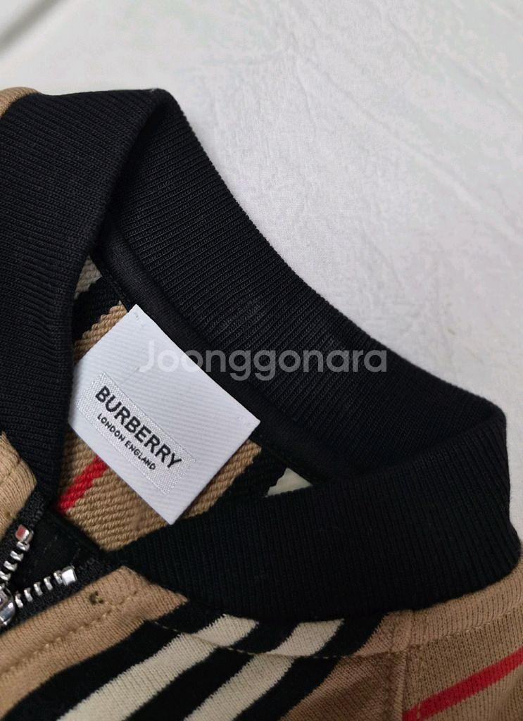 버버리 키즈 스트라이프 집업 12M 판매합니다--3