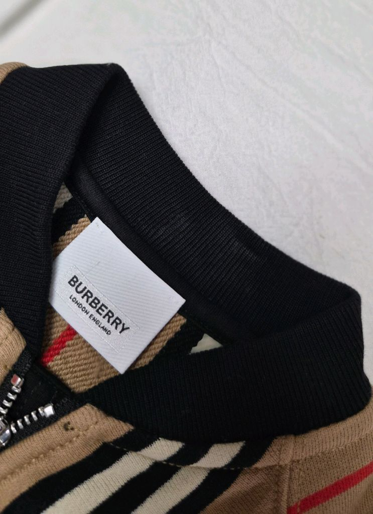 버버리 키즈 스트라이프 집업 12M 판매합니다--3