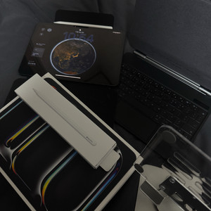 아이패드 M4 11 PRO + 애플펜슬PRO + 매직키보드외 케이스 거치대