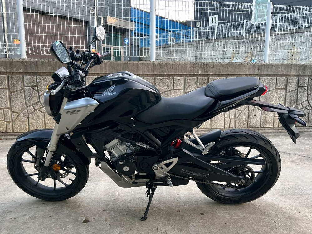 19년식 혼다 CB125R 블랙 판매 이미지