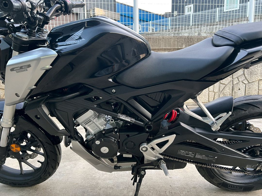 19년식 혼다 CB125R 블랙 판매 이미지